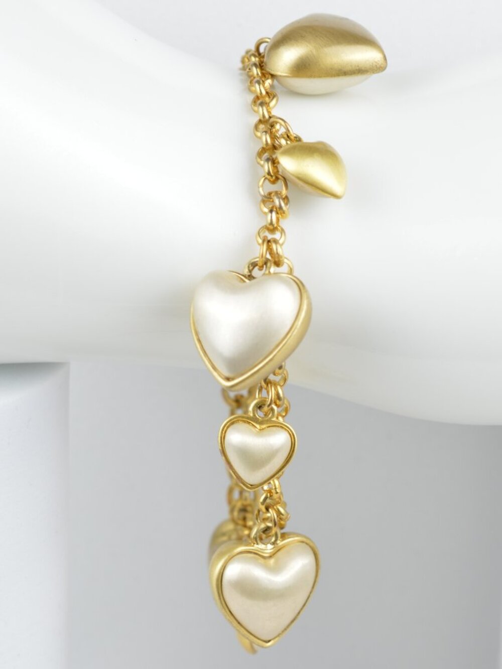 Vintage Joan Rivers Heart Charm Bracelet Gold Tone Faux Pearl Puffy Charm 90s
